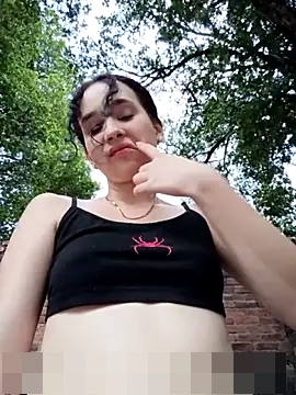 sweet_outdoor_charm's Webcam Show