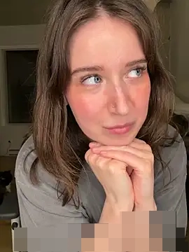 nerdynina's Webcam Show