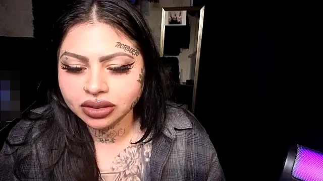 chicanachic13's Webcam Show