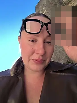 Mona_Plus' Webcam Show