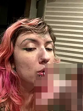 needlefaceUwU's Webcam Show