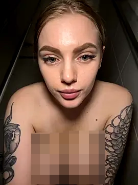 HugeBoobsAlice's Webcam Show