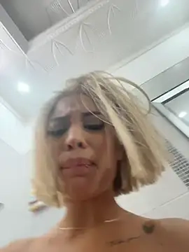 MystiqueXXX's Webcam Show