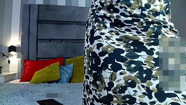 Julianewell's Webcam Show