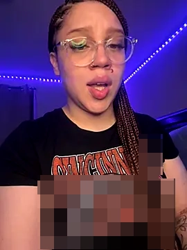 QueenNuttCollector's Webcam Show