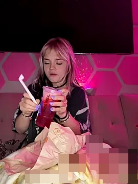 Cutiepiespanks' Webcam Show