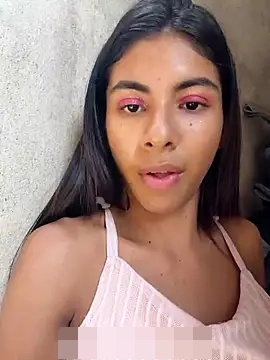 chaparritahot99's Webcam Show