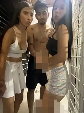 royalgirls_x's Webcam Show