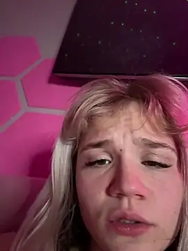 Cutiepiespanks' Webcam Show