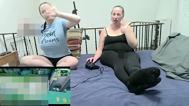 ShyAndHappyCdns' Webcam Show