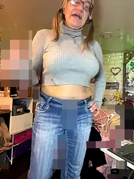 TrenaAnne's Webcam Show