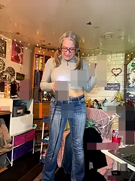 TrenaAnne's Webcam Show