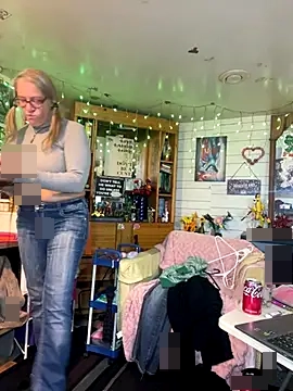 TrenaAnne's Webcam Show