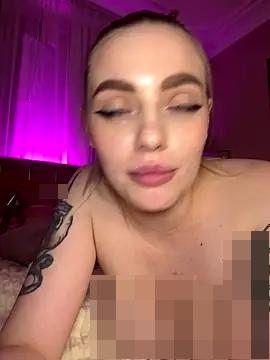 HugeBoobsAlice's Webcam Show