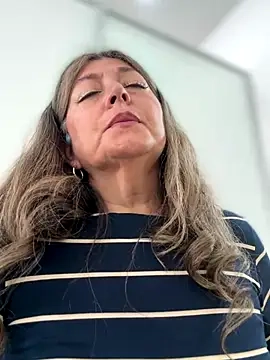 emma_tour's Webcam Show