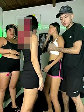 royalgirls_x's Webcam Show