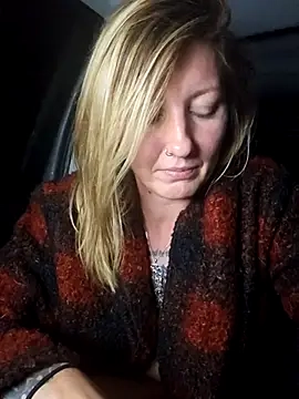 SheIsSomething's Webcam Show