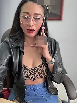 _Bella-Office1's Webcam Show