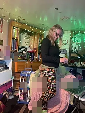 TrenaAnne's Webcam Show