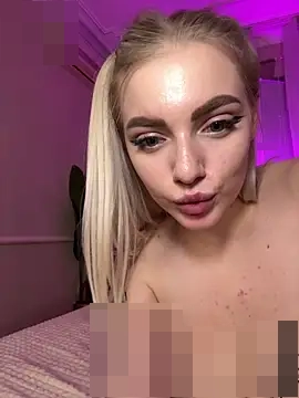 HugeBoobsAlice's Webcam Show