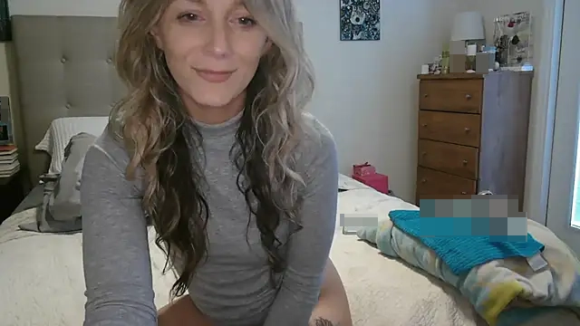Heyitsmee33's Webcam Show