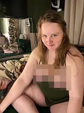 GingerSnap33's Webcam Show