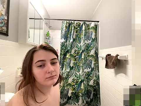 Snowbunnycake_131's Webcam Show