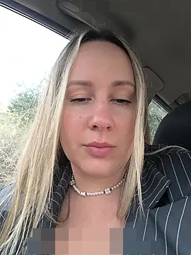 Mona_Plus' Webcam Show