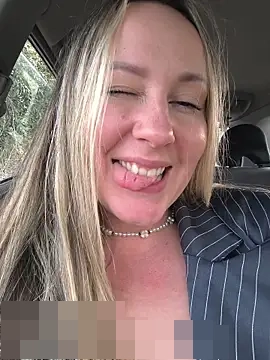 Mona_Plus' Webcam Show