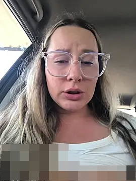 Mona_Plus' Webcam Show