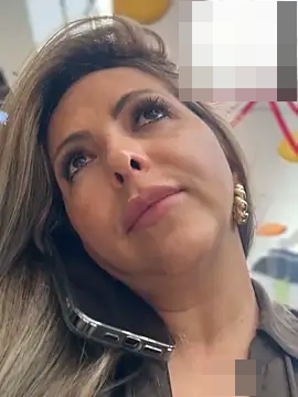 _Abril-Office1's Webcam Show