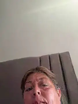 emma_tour's Webcam Show