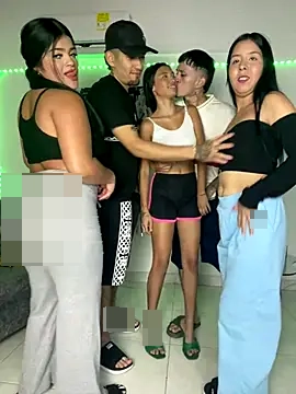 royalgirls_x's Webcam Show