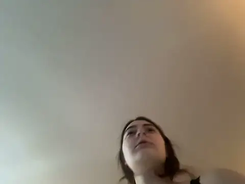 Snowbunnycake_131's Webcam Show