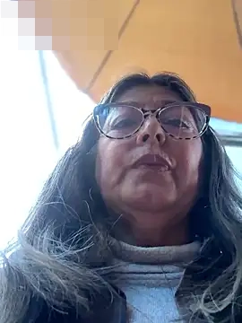 emma_tour's Webcam Show