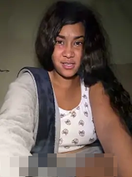 LuckyKhloe's Webcam Show