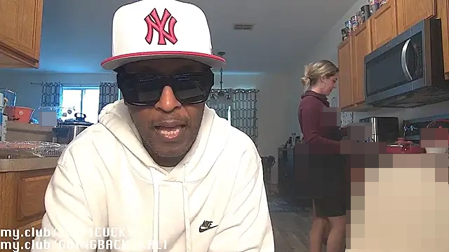 boomboomr00m's Webcam Show