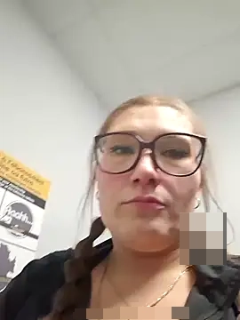 wildyoungNhorny's Webcam Show