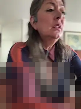 emma_tour's Webcam Show