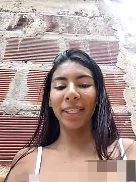 chaparritahot99's Webcam Show