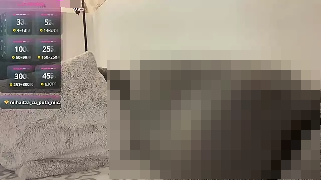 CanadianCumTarget's Webcam Show