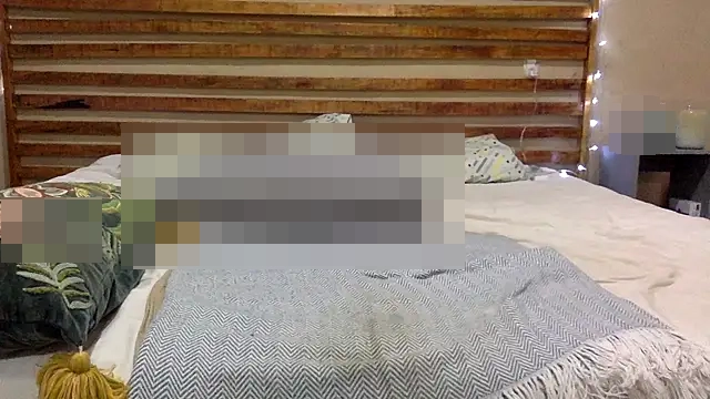 NaughtyInGlasses' Webcam Show