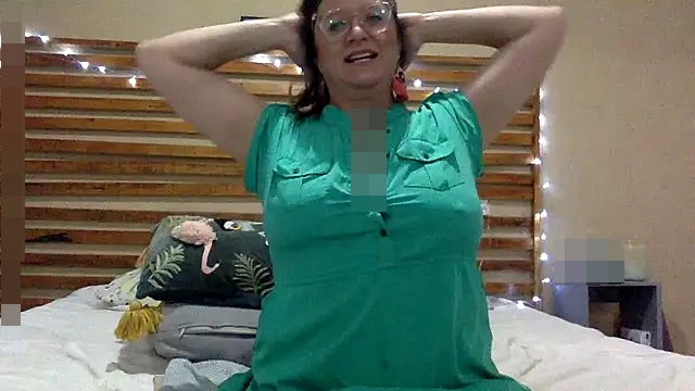 NaughtyInGlasses' Webcam Show