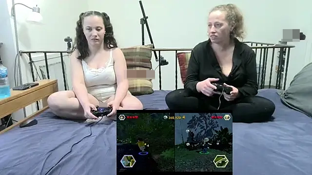 ShyAndHappyCdns' Webcam Show