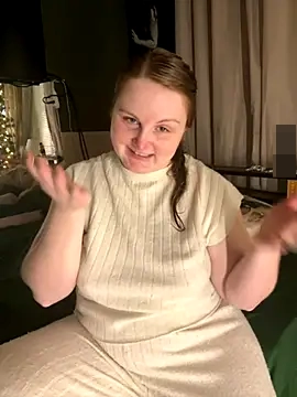 GingerSnap33's Webcam Show