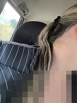 Mona_Plus' Webcam Show