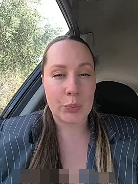 Mona_Plus' Webcam Show