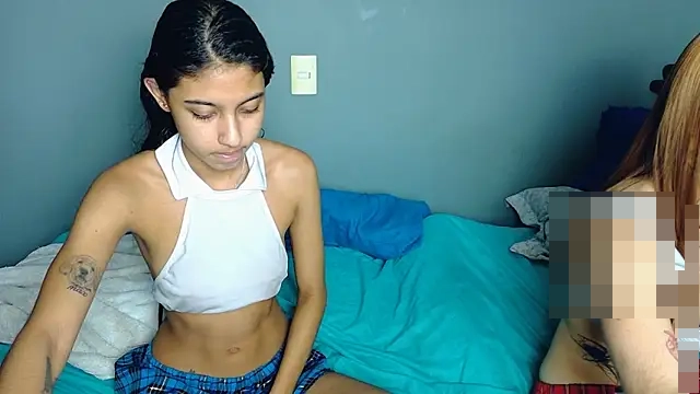 strawberrymia68's Webcam Show