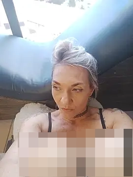 MissLMrJ's Webcam Show