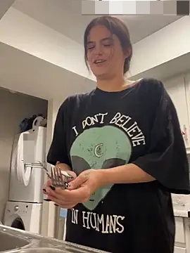 SafeinouterSpace's Webcam Show